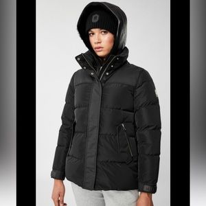 Mackage RANIA is a ladies classic down jacket + removable. Bib hood -New